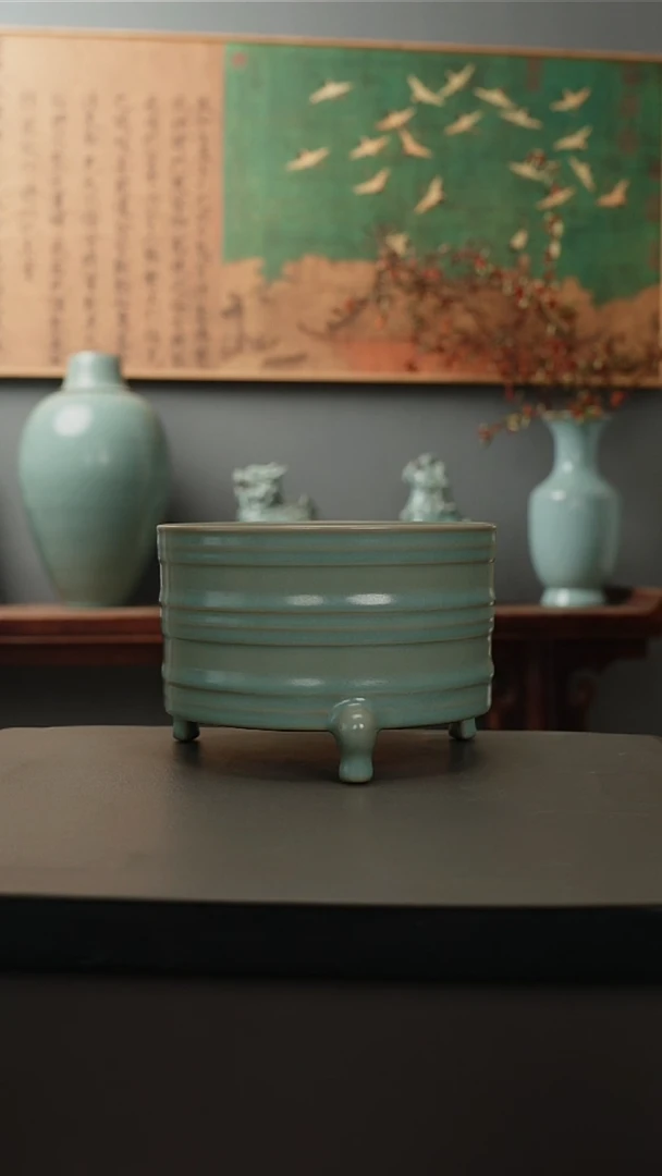 原产地原矿   三足弦纹尊