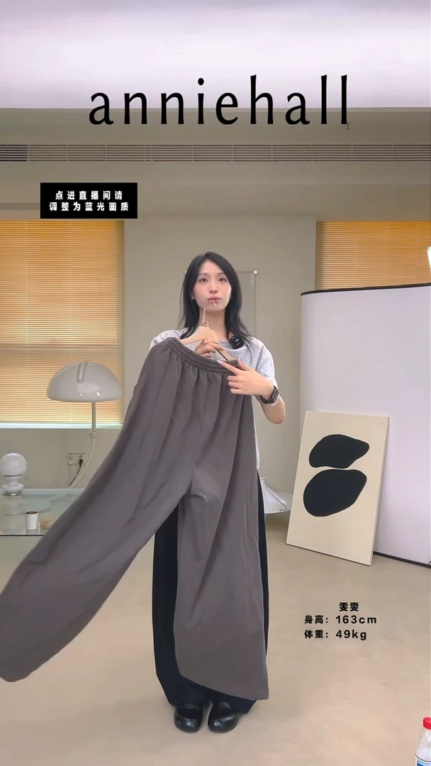 灰棕色卫裤样衣 裤长102 臀围53 腰围松紧 适合170 130左右。