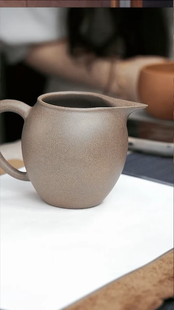 茶壶紫砂@**冬黑墩头公道杯微瑕