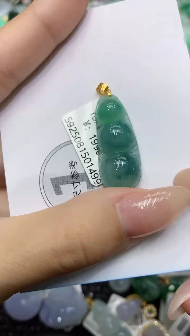 颈饰18K金镶嵌翡翠111111111111