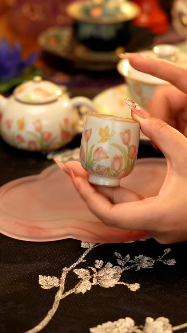 郁金香闻香杯··········