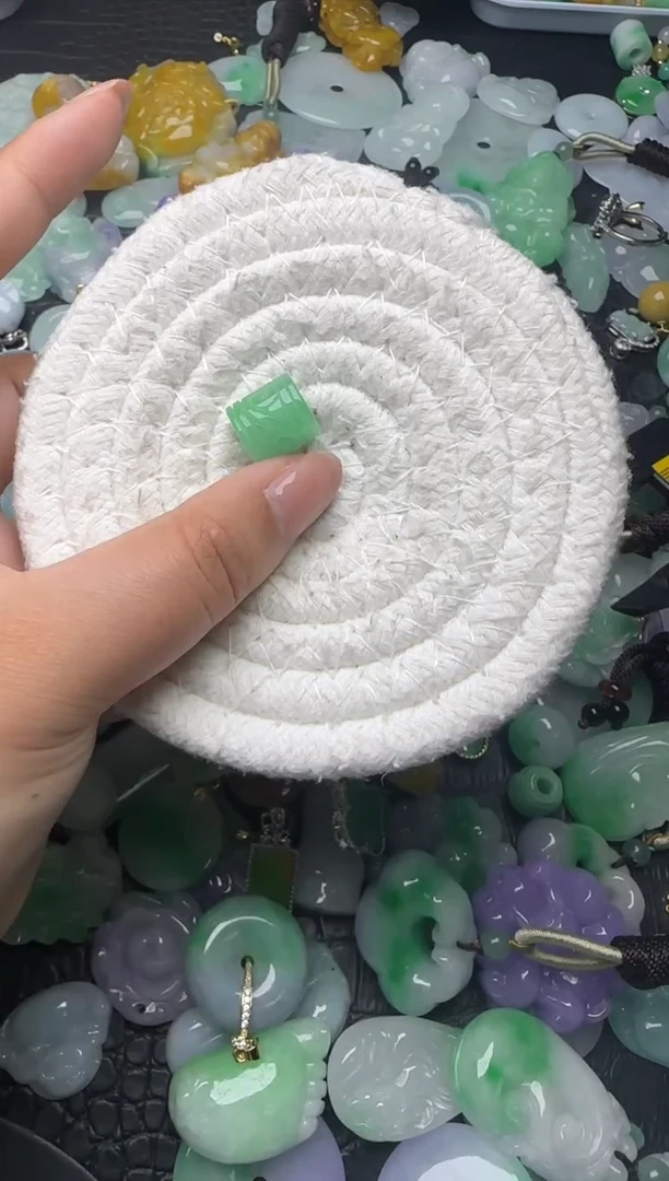 颈饰未镶嵌翡翠缅甸翡翠吊坠