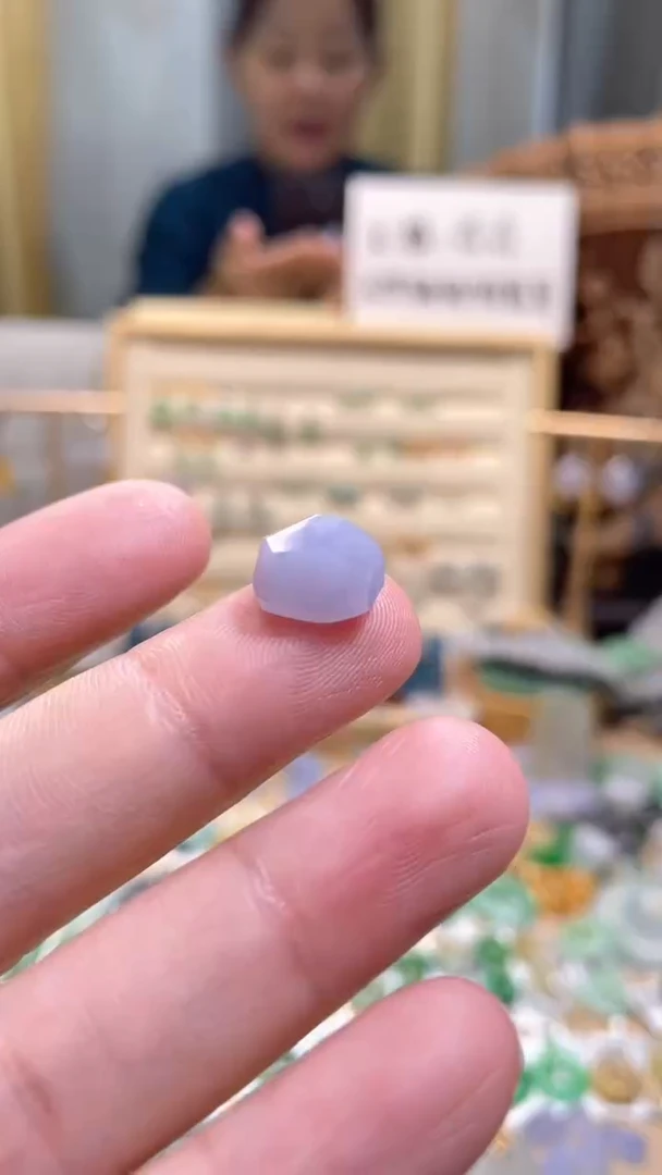 颈饰未镶嵌翡翠蛋面