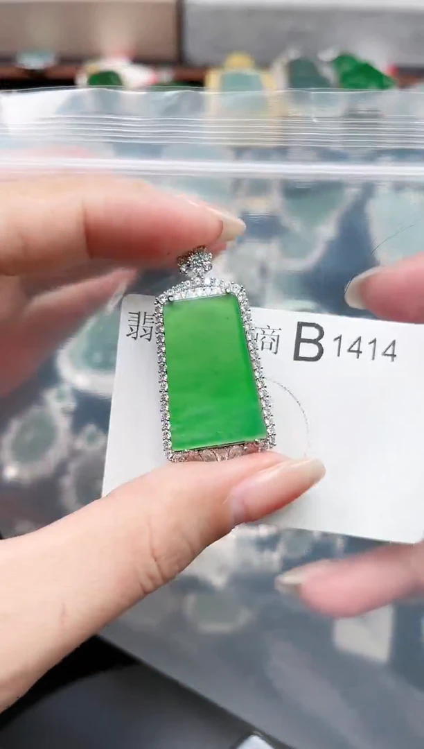 【闪购商品】翡翠颈饰未镶嵌1414赠皮绳