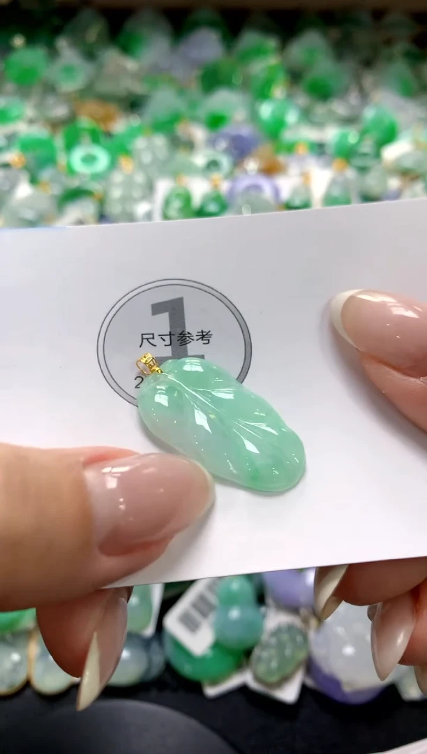 翡翠18K金镶嵌颈饰1111111111111111