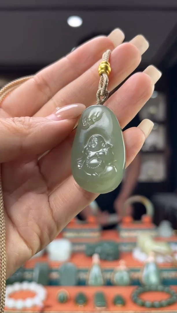 颈饰未镶嵌和田玉佩佩