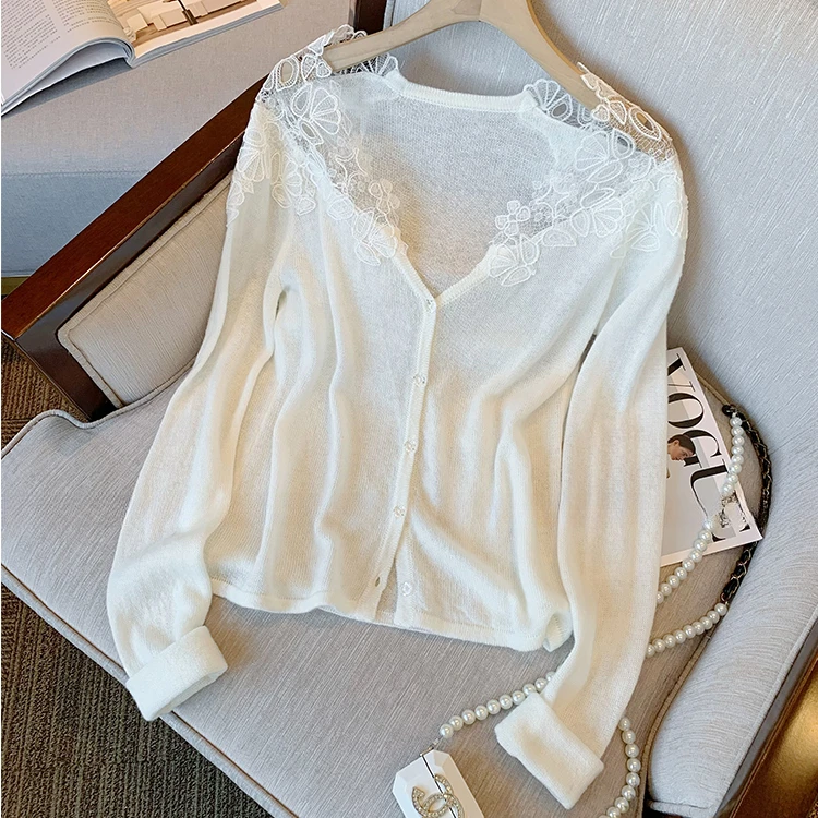 设计感镂空蕾丝拼接针织衫女秋2025新款独特时尚百搭显瘦软糯毛衣
