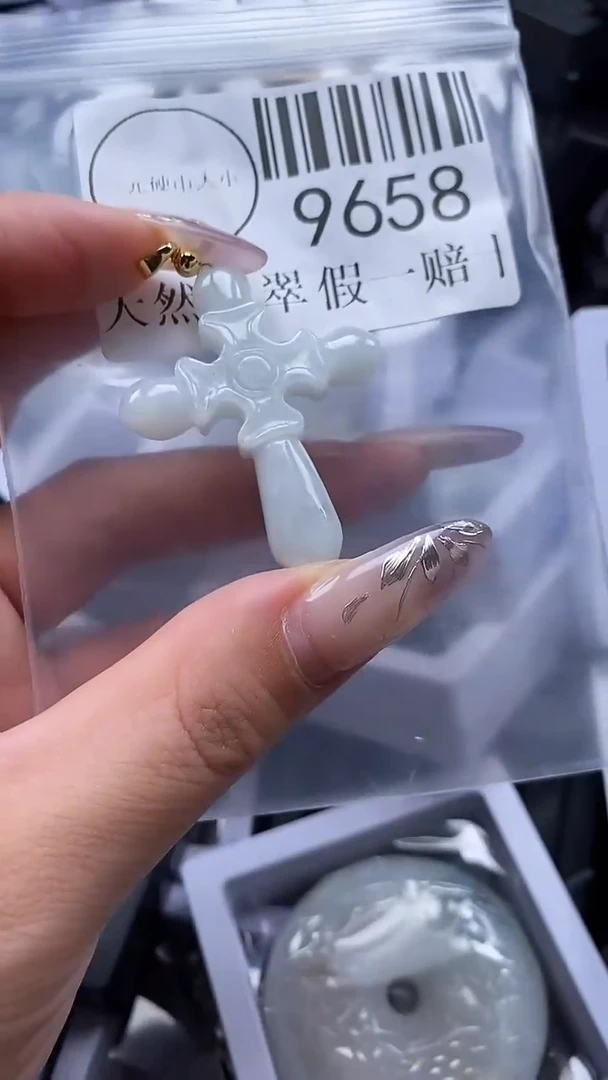 吊坠(不含链)未镶嵌翡翠9658