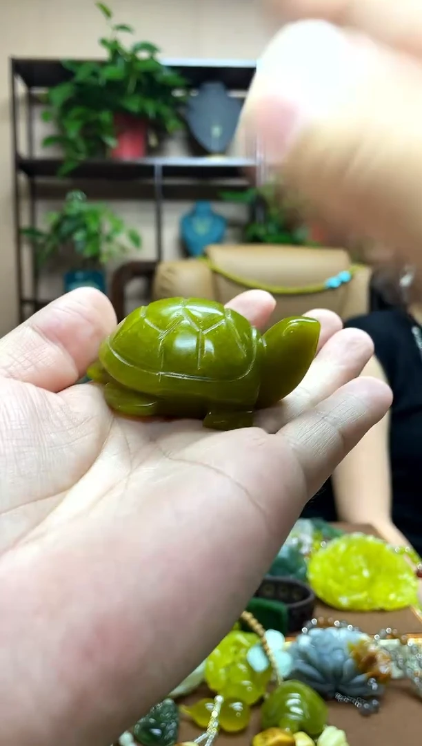 未镶嵌岫玉吊坠多样性发货发其中之一