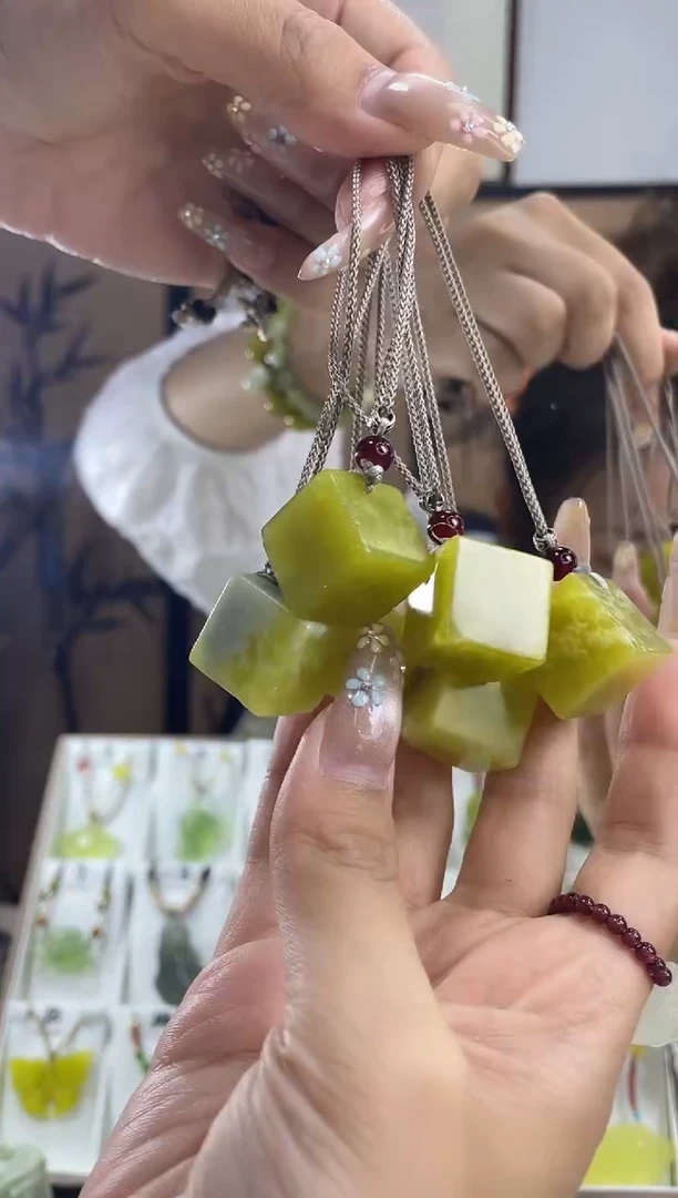 岫玉未镶嵌挂件多样性发货其中发一 微瑕处理 不退不换