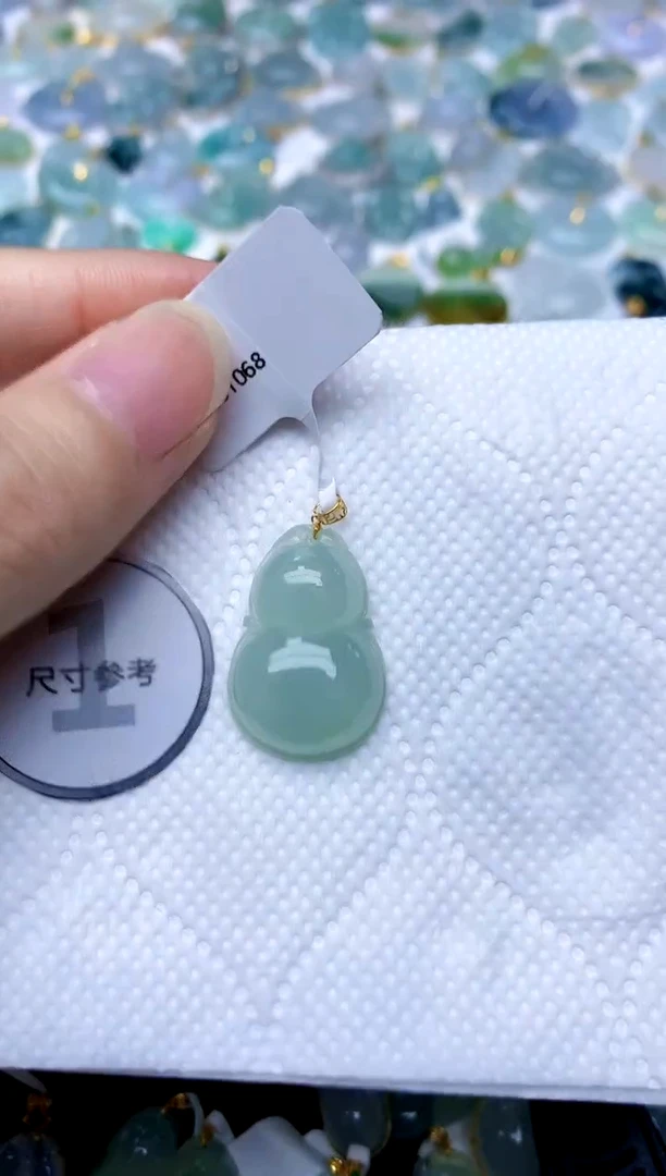 颈饰18K金镶嵌翡翠天然A货翡翠