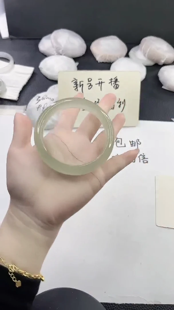 未镶嵌手镯石英质玉L229-64