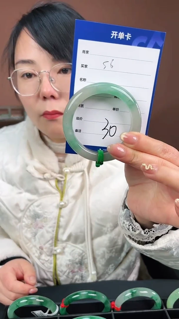 【闪购商品】石英质玉手镯未镶嵌30
