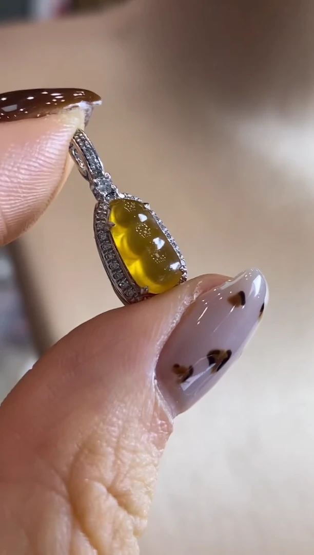 颈饰18K金镶嵌翡翠收到货48小时鉴赏期（超时不退不换）