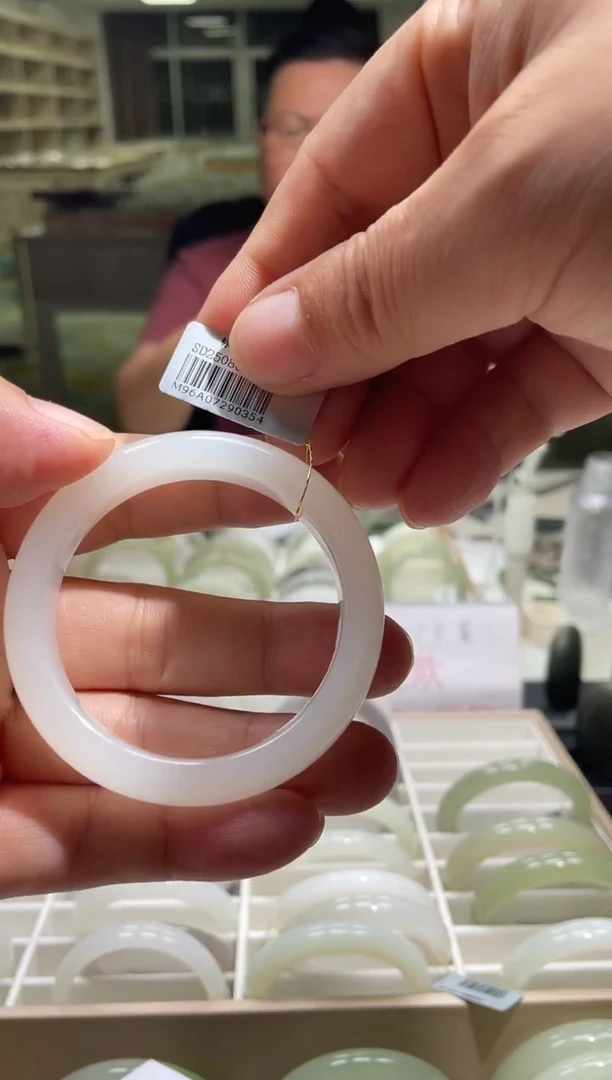 未镶嵌手镯和田玉52圈口 0354