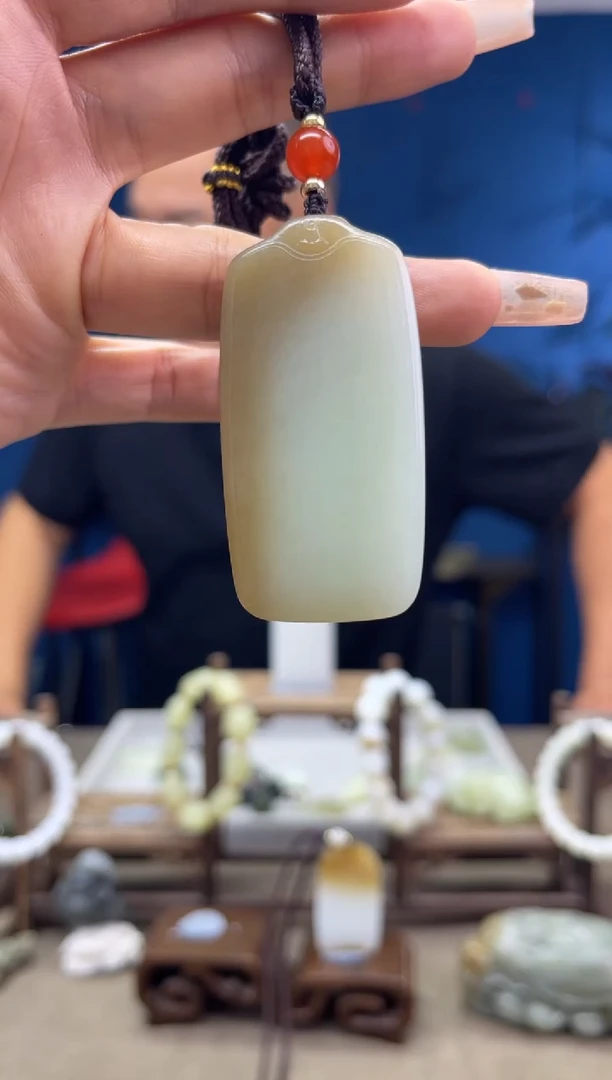 和田玉未镶嵌颈饰1