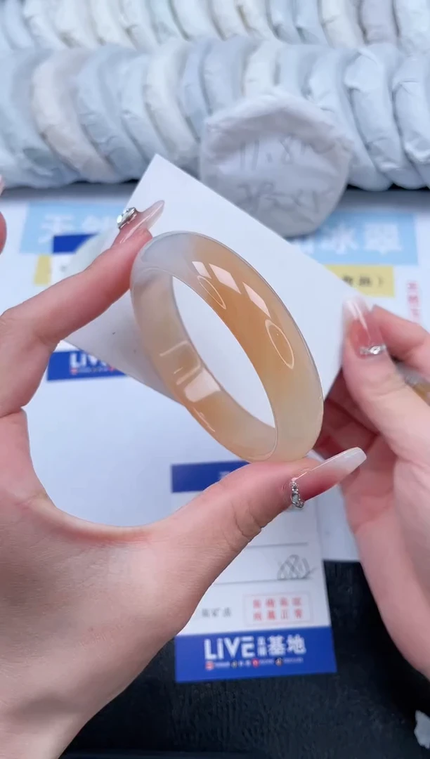 【闪购商品】石英质玉手镯未镶嵌T246-58.2