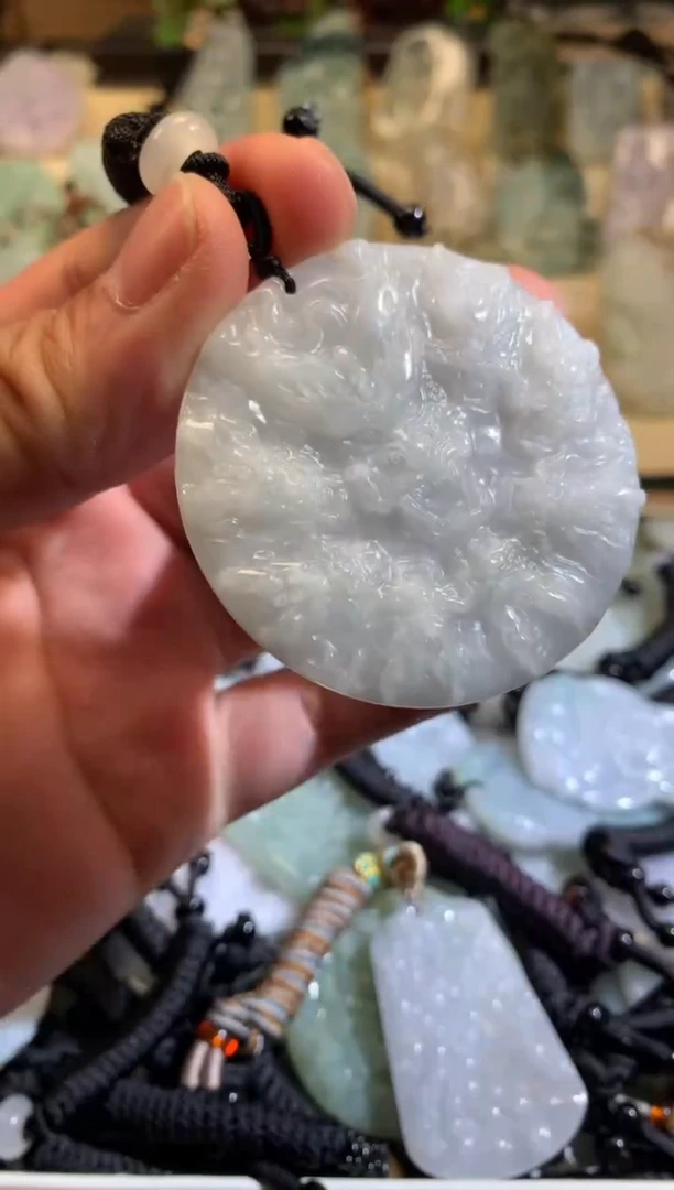 翡翠未镶嵌颈饰6/29/004