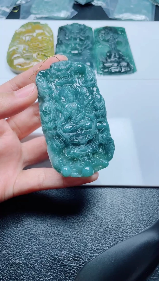 颈饰未镶嵌翡翠