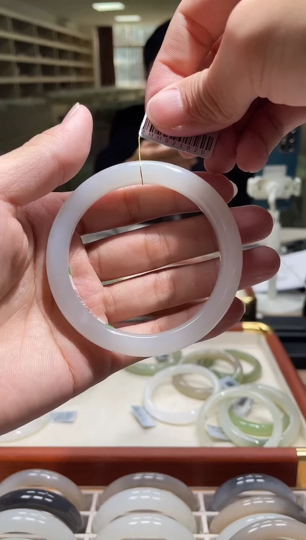 未镶嵌手镯和田玉57-58圈口 1820