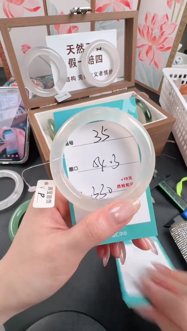未镶嵌手镯石英质玉35