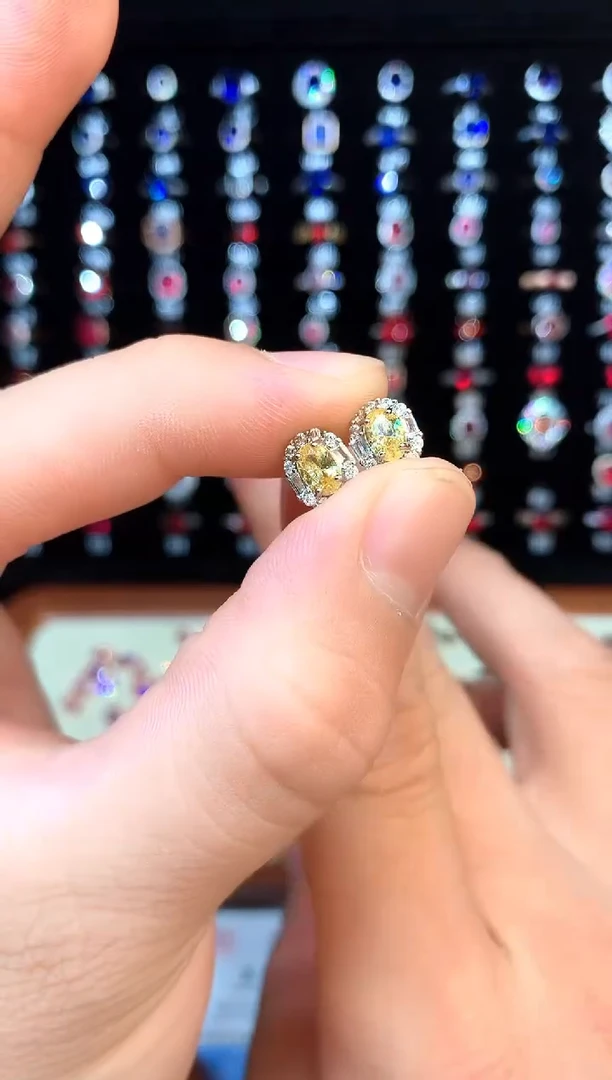 黄晶耳钉未镶嵌......