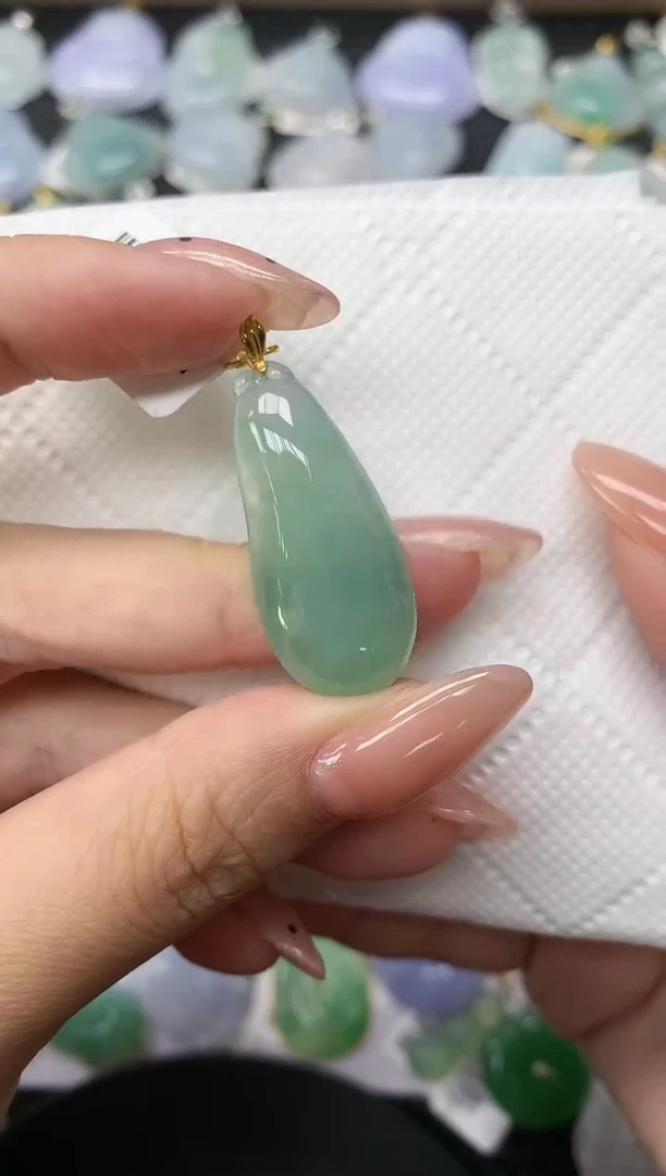 颈饰18K金镶嵌翡翠1111111111