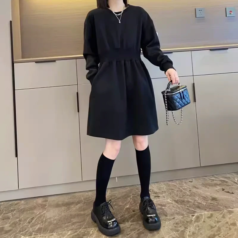 赫本风高级感气质小黑裙女士2025春季新款大码胖MM遮肉显瘦连衣裙