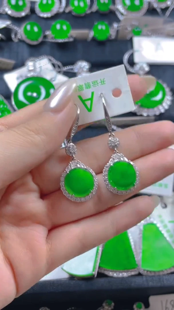 银S925镶嵌翡翠耳饰好****?11