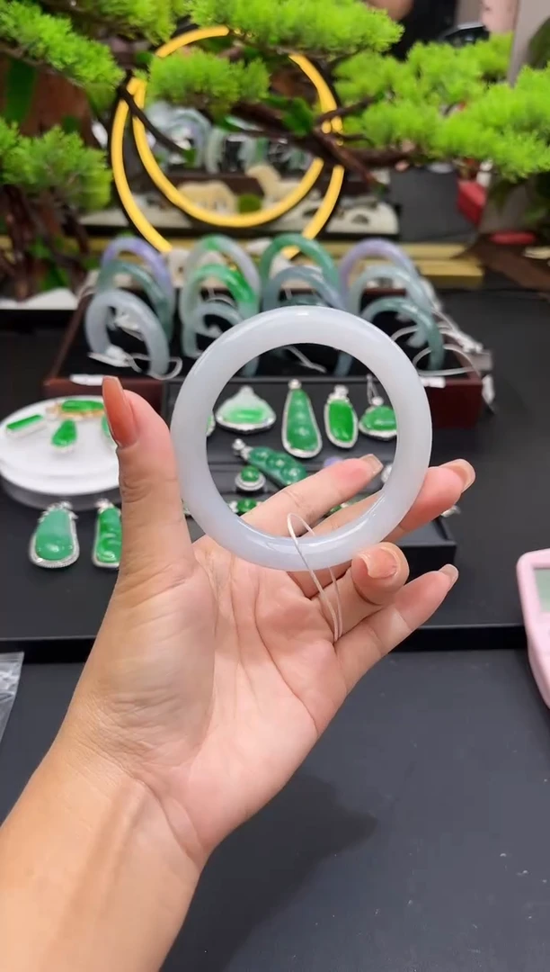 未镶嵌手镯翡翠手镯