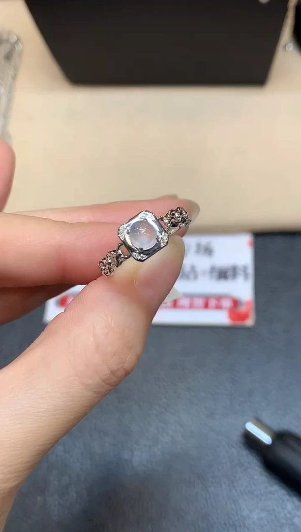 18K金镶嵌戒指翡翠6【无鉴赏期】