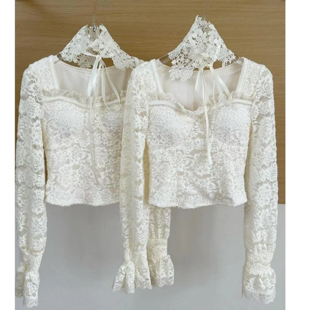 法式高级感修身显瘦蕾丝衫女早春收腰喇叭袖口气质设计感小众上衣