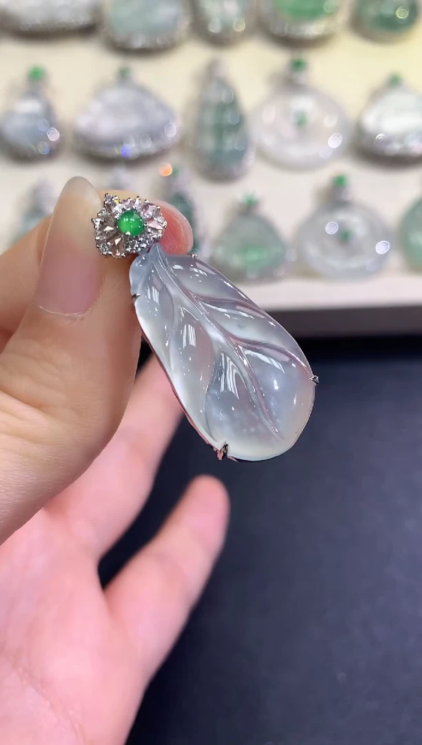 【闪购商品】翡翠颈饰18K金镶嵌B110