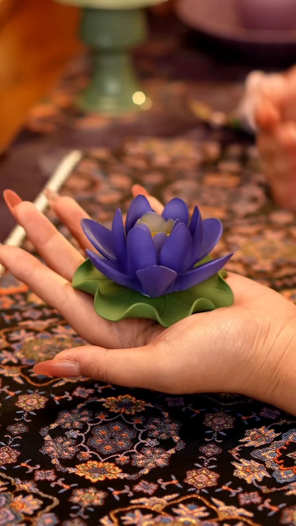 蓝莲花香插··········