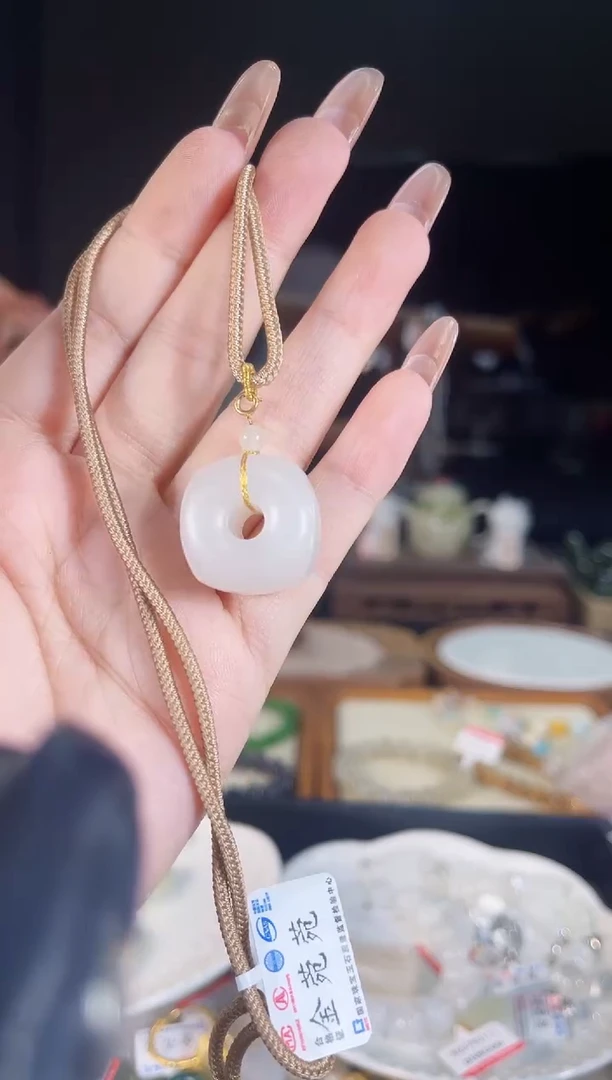 和田玉18K金镶嵌吊坠(不含链)多样性发货其一