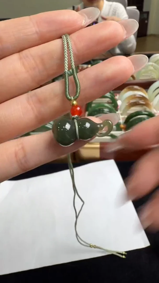 颈饰未镶嵌和田玉挂件