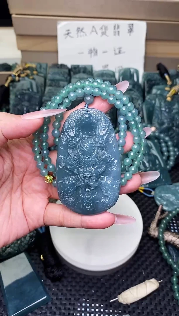 颈饰未镶嵌翡翠