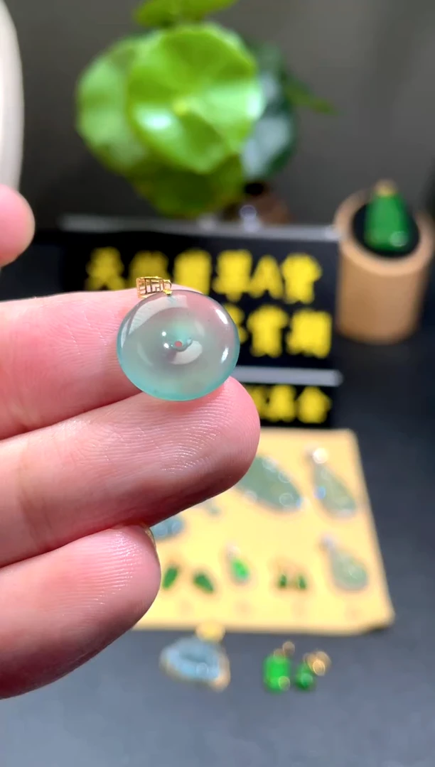 颈饰18K金镶嵌翡翠翡翠A货