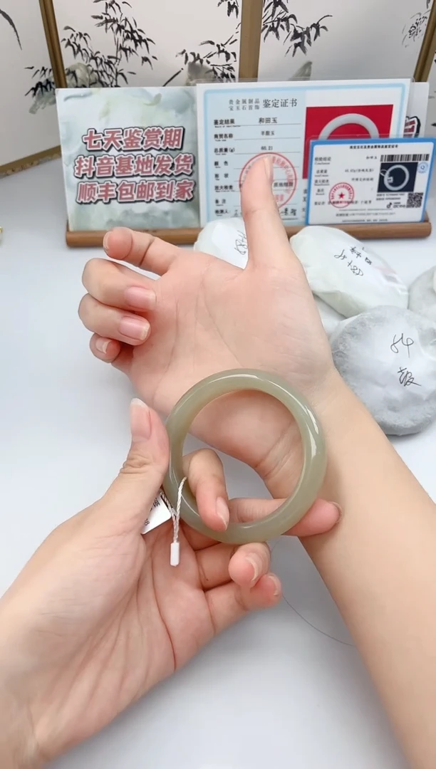 未镶嵌手镯和田玉T33微色差