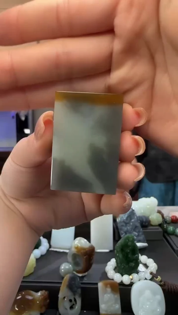 和田玉未镶嵌颈饰楼兰三彩无事牌