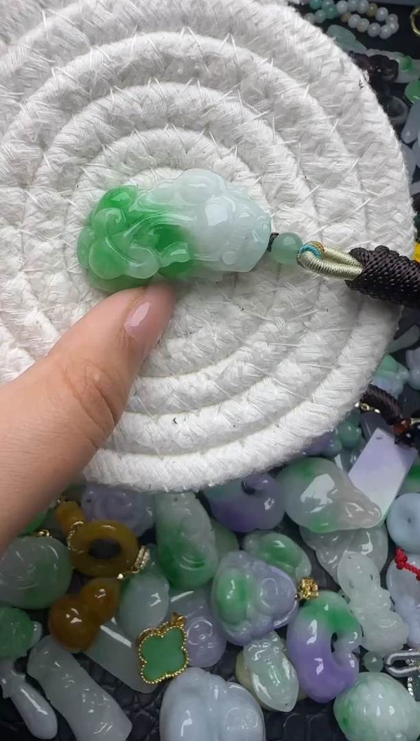 颈饰未镶嵌翡翠缅甸翡翠吊坠