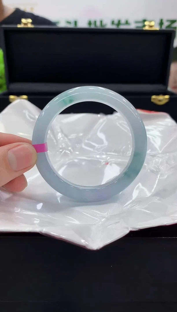 翡翠手镯未镶嵌手镯