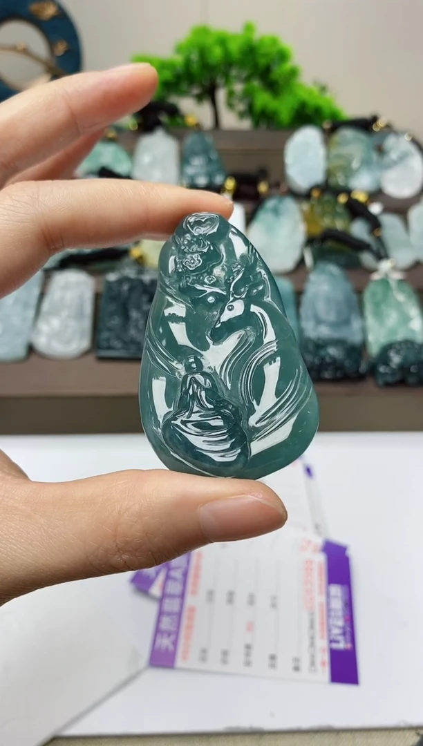 翡翠未镶嵌颈饰