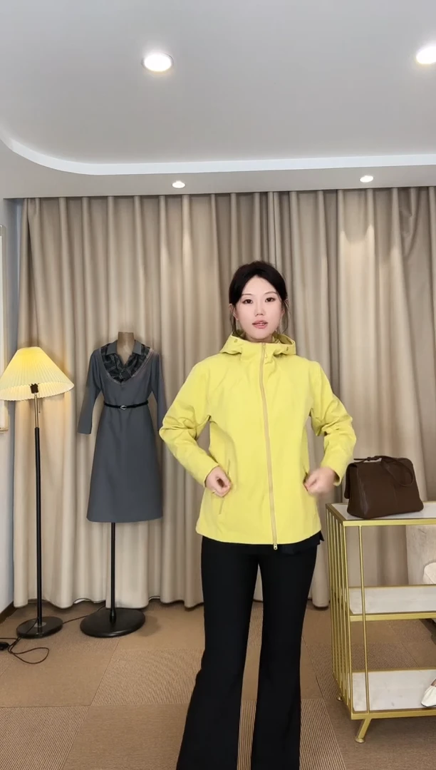 黄色软壳柔软主播同款修身款冲锋衣