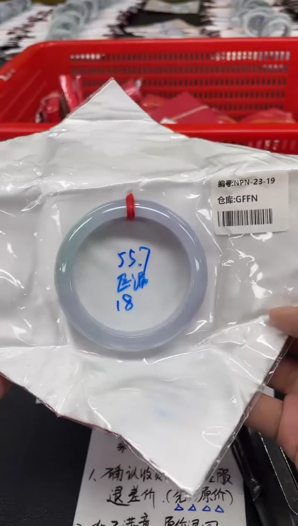 翡翠手镯未镶嵌翡翠手镯
