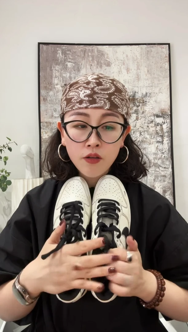 黑白对钩39码一双