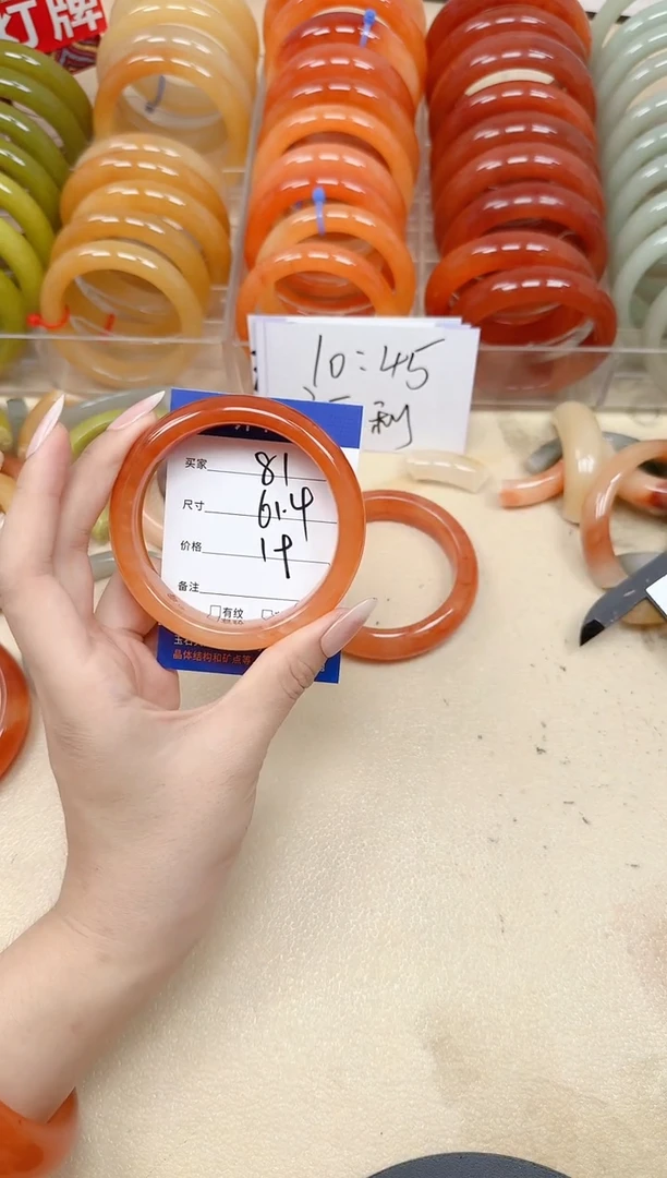 未镶嵌手镯石英质玉81/61.4