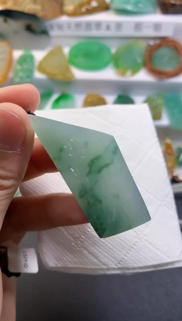 颈饰未镶嵌翡翠