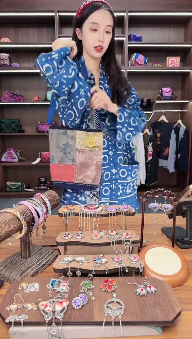 织绣A194蒙阿苏苗绣传承店包包