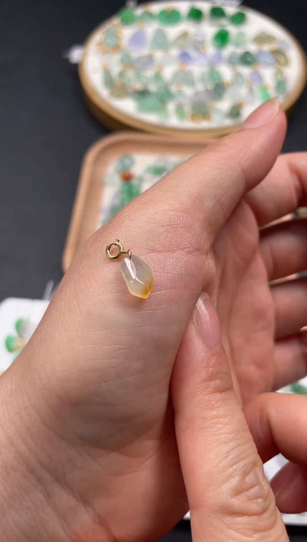 吊坠(不含链)18K金镶嵌翡翠 一个JK483